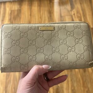 Beautiful preloved Gucci wallet.